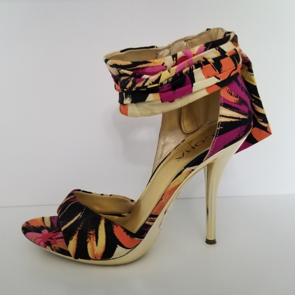 Icora Ankle Strap Sandal Heels with Bow - Picture 6 of 11